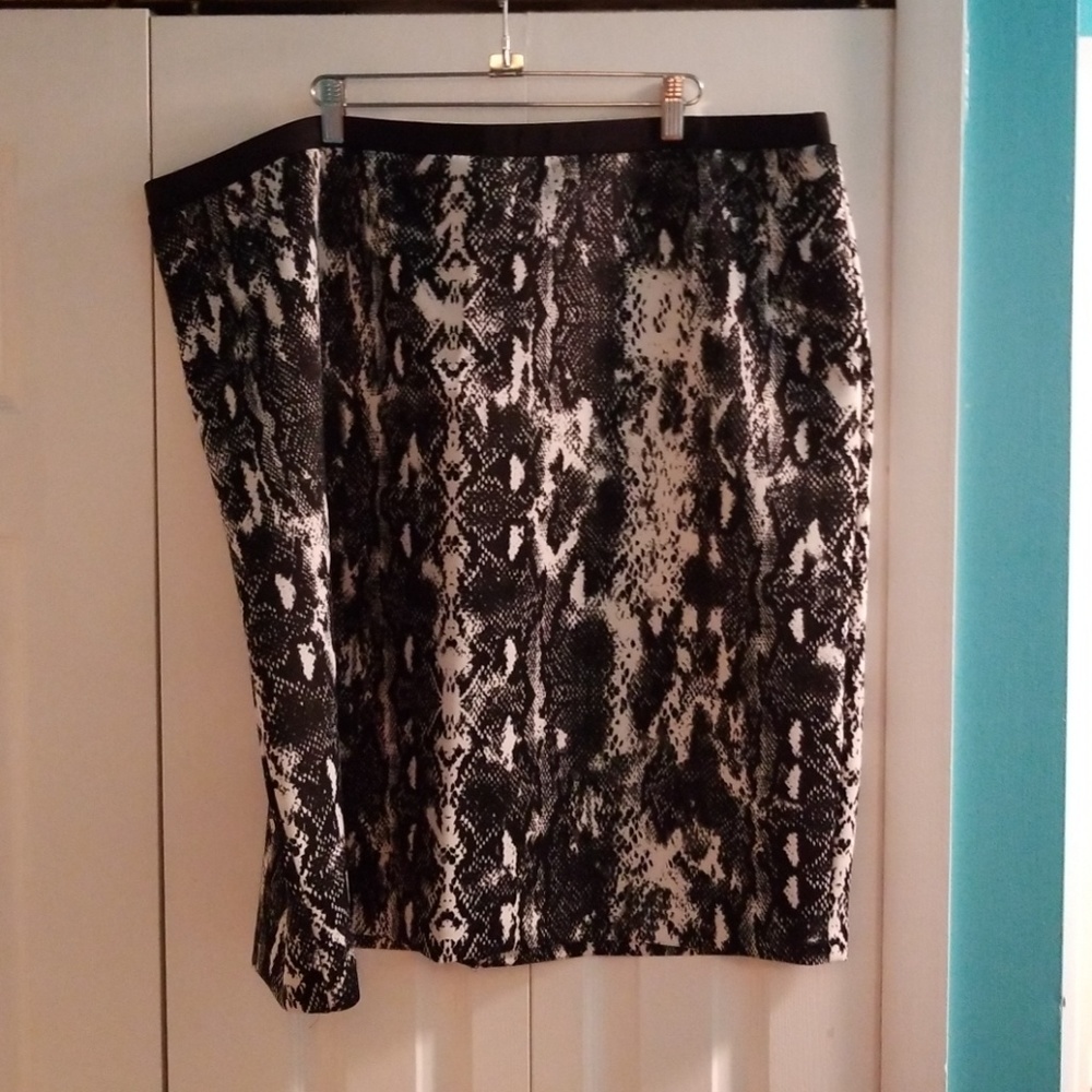 Snake print pencil skirt